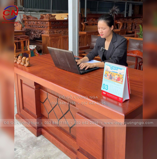 Bàn Làm Việc Giám Đốc Gỗ Xoan Đào 1m87 Chạm Chỉ Sang Trọng