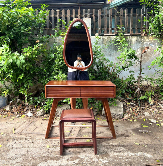Bàn Trang Điểm Gỗ Hương Xám Màu Óc Chó Dài 1m Gương Hiện Đại 