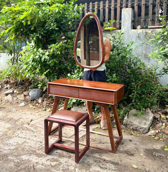 Bàn Trang Điểm Gỗ Hương Xám Màu Óc Chó Dài 1m Gương Hiện Đại 