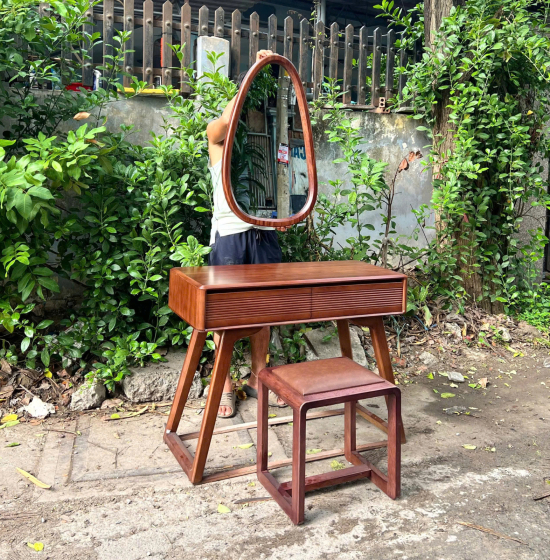 Bàn Trang Điểm Gỗ Hương Xám Màu Óc Chó Dài 1m Gương Hiện Đại 