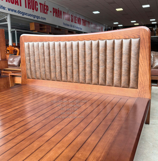 Giường Ngủ Gỗ Sồi Nga Màu Óc Chó Mẫu Chân Quỳ Bọc Nệm Cao Cấp (Giao Khách)