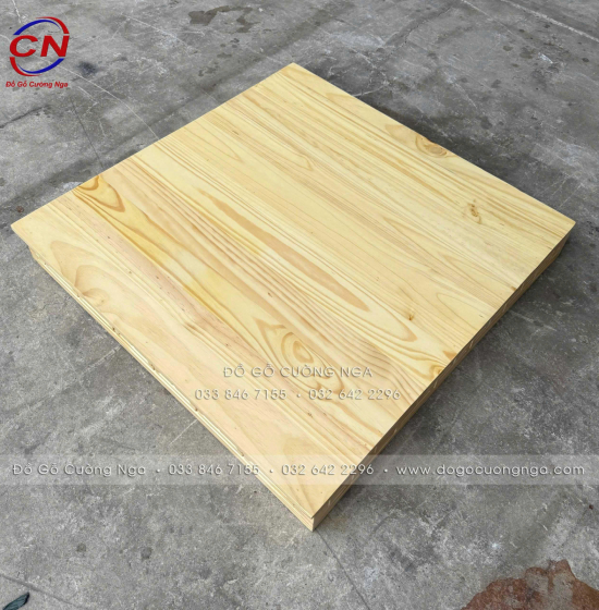 Kệ Kê Bàn Thờ Ông Địa Gỗ Thông – Gọn Gàng Phù Hợp Mọi Không Gian Thờ Thần Tài