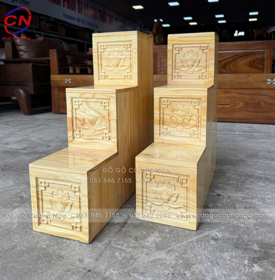 Bậc Tam Cấp Gỗ Thông Màu Tự Nhiên Tôn Nghiêm Không Gian Thờ Cúng