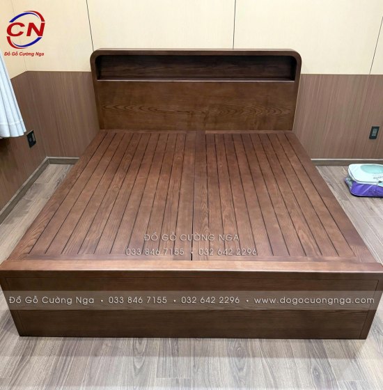 Giường Ngủ Gỗ Sồi Nga Lau Màu Óc Chó Kết Hợp Kệ Đầu Giường Vai Sát Đất 