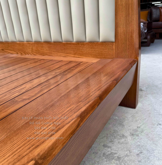 Giường Ngủ Kiểu Nhật Gỗ Sồi Nga Lau Màu Óc Chó Mẫu Chân Quỳ Bọc Nệm