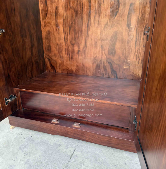 Tủ Quần Áo Gỗ Hương Xám 3 Cánh 2m3 Màu Óc Chó Kèm Kệ Trang Trí