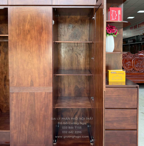 Tủ Quần Áo Gỗ Hương Xám 3 Cánh 2m3 Màu Óc Chó Kèm Kệ Trang Trí