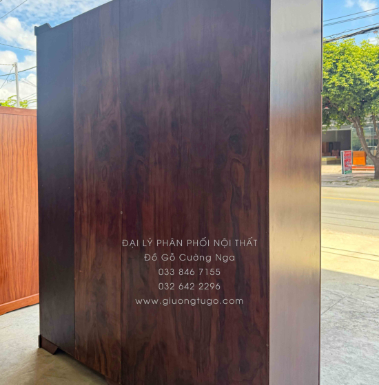 Tủ Quần Áo Gỗ Hương Xám 3 Cánh 2m3 Màu Óc Chó Kèm Kệ Trang Trí