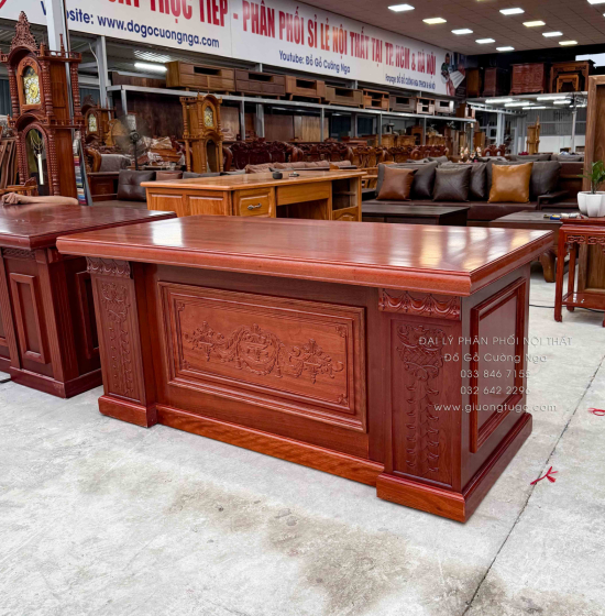 Bàn Làm Việc Giám Đốc Gỗ Xoan Đào 1m67 - Mặt Vuông Chạm