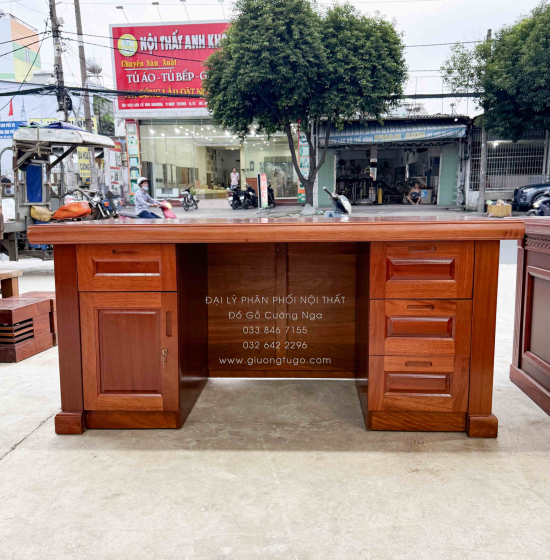 Bàn Làm Việc Giám Đốc Gỗ Xoan Đào 1m67 - Mặt Vuông Chạm