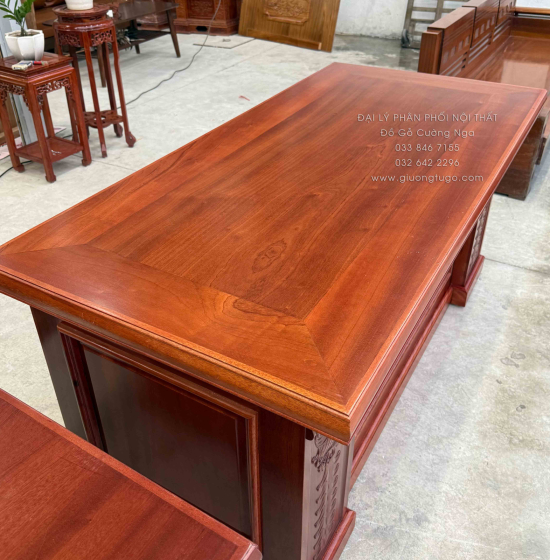 Bàn Làm Việc Giám Đốc Gỗ Xoan Đào 1m67 - Mặt Vuông Chạm