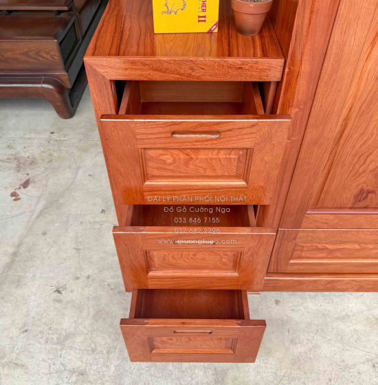Tủ Áo Gỗ Hương Đá 3 Cánh Kèm Góc Trang Trí Bo Cạnh