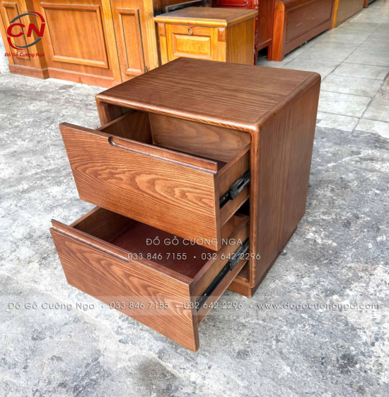 Tủ Đầu Giường Gỗ Sồi Nga Lau Màu Óc Chó Sang Trọng 