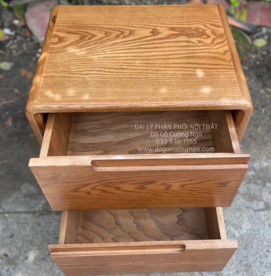 Tủ Đầu Giường Gỗ Sồi Nga Lau Màu Óc Chó Sang Trọng 