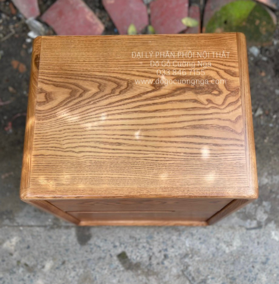 Tủ Đầu Giường Gỗ Sồi Nga Lau Màu Óc Chó Sang Trọng 